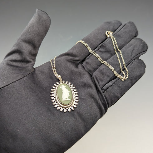 1978 British Vintage Wedgwood Sterling Silver & Green Jasper Pendant Necklace